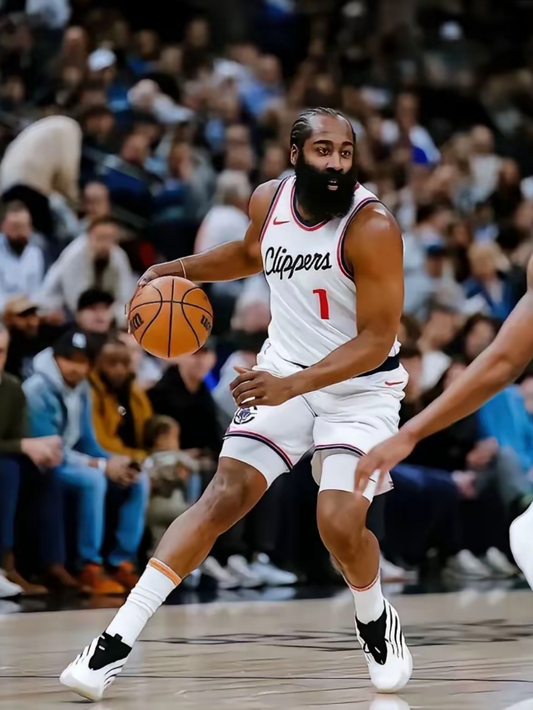 星空体育官方网站洛杉矶快船迎英超关键赛，冲刺阶段止住颓势，媒体盛赞，训练强度显著提升的简单介绍