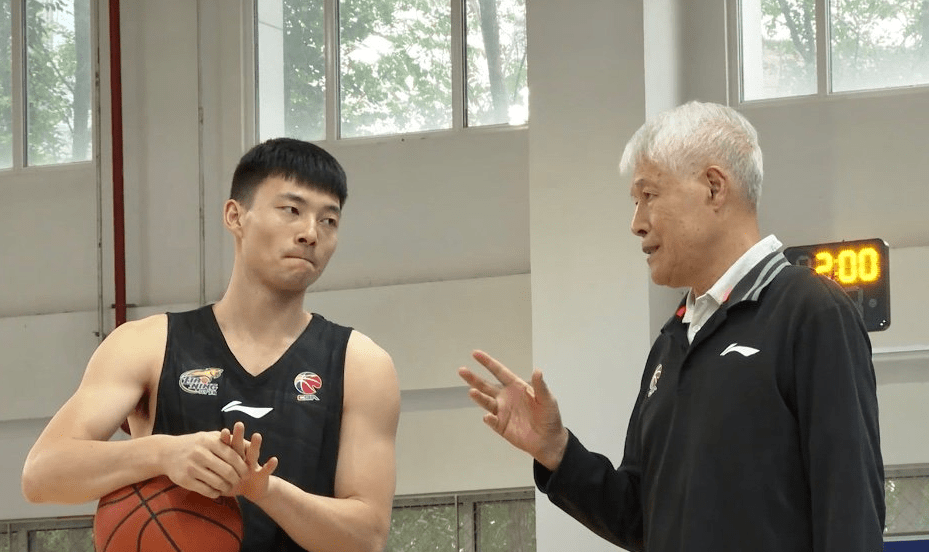 星空体育官网包含加时末段布鲁克林篮网备战亚冠，调整名单细节曝光，目标明确，年轻球员得到机会的词条